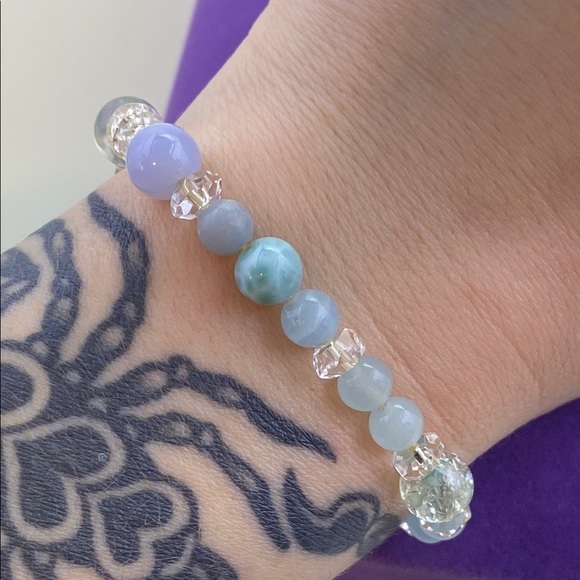 💛 Elegant Blue Healing Stone Bracelet - Picture 3 of 4